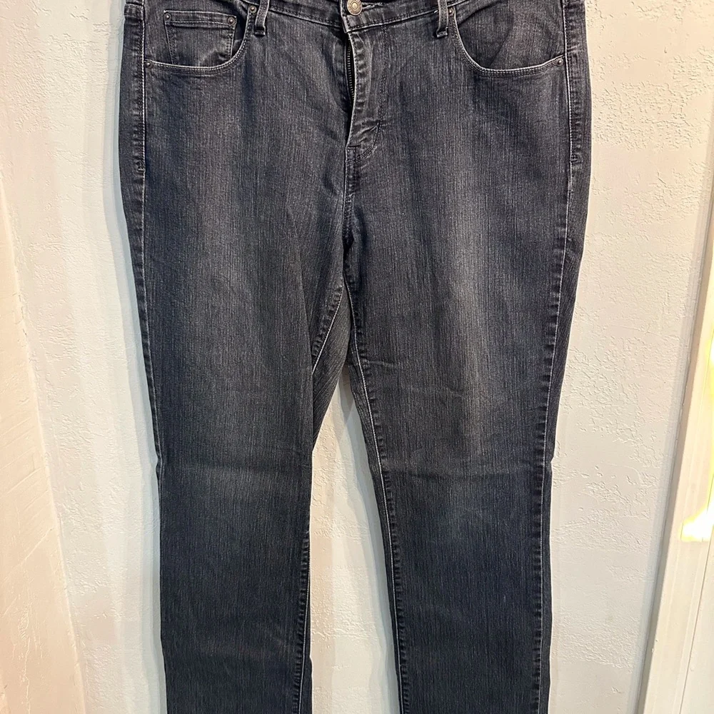 Levi jeans - Picture 2 of 5